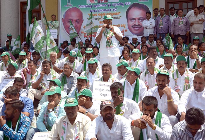 ​ನ್ಯಾ.ವಿಶ್ವನಾಥ್ ಮೇಲಿನ ಹಲ್ಲೆ ಖಂಡಿಸಿ ಜೆಡಿಎಸ್ ಪ್ರತಿಭಟನೆ